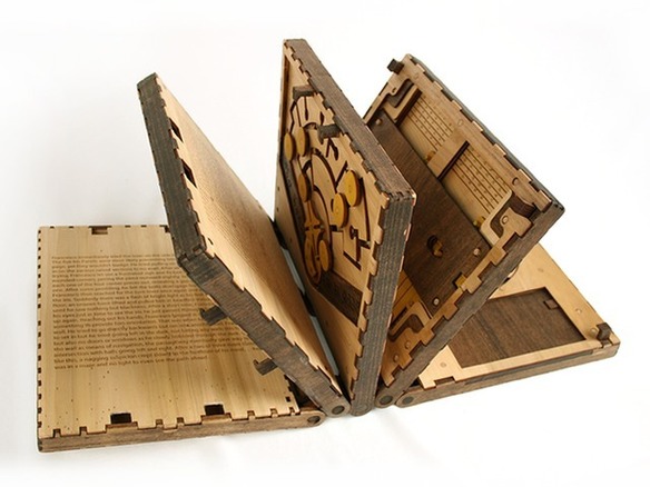 中世をイメージした木製パズルブック「Codex Silenda」--ダ・ヴィンチの秘密を暴け