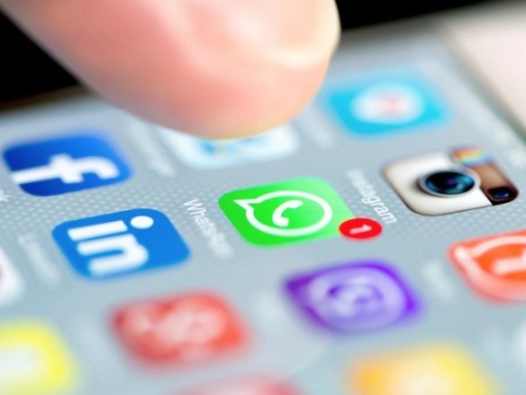 WhatsAppが規約改訂--企業のメッセージ活用、Facebookとの連携強化など