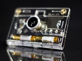 単4電池で動くDIYデジカメ「CROZ」--透明ケースや木製ケースなどに交換可能