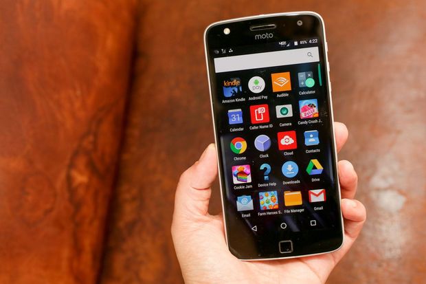 Motorolaの「Moto Z Play」

　スペックを抑え、ほかのMoto Zスマートフォンより安い価格を実現した。