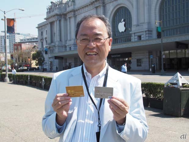 Apple Payに対応するau WALLETカードをアピールする田中氏