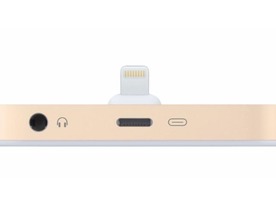「iPhone 7」で充電しながらイヤホンを使えるアダプタ、Belkinが発表