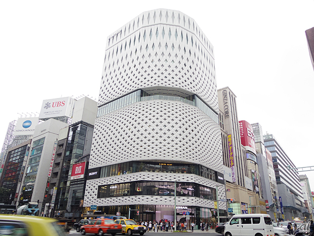 　ソニーショールームとソニーストア銀座がある「GINZA PLACEビル」。4～6階で営業する。