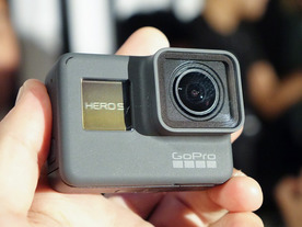 新型GoProを国内発表--単体で10mまでの水中撮影に対応、専用ドローンも