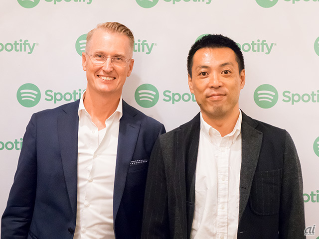 （左から）Spotify最高戦略責任者兼最高コンテンツ責任者のステファン・ブロム氏と、スポティファイジャパン株式会社ライセンシング＆レーベルリレーションズディレクターの野本晶氏