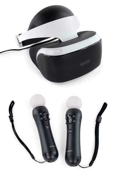 PS VR（上）を分解。PlayStation Move（下）は分解済み（出典：iFixit）