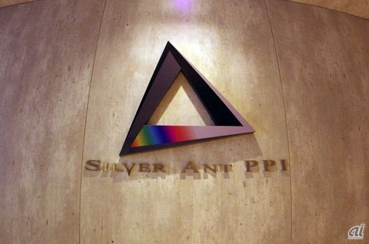 　マレーシアの子会社「Silver Ant PPI」の執務スペース。こちらは本社に比べ、やや暗めのトーンでシャープな雰囲気になっている。