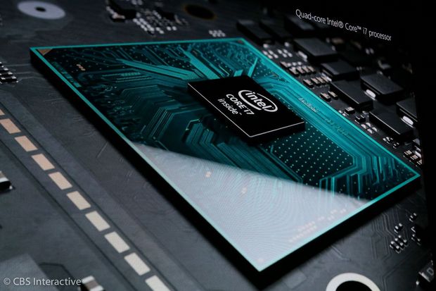 Intel Core i7

　上位モデルはCPUにIntel Core i7、GPUにNVIDIAのGeForce GTX 980Mチップが採用されている。
