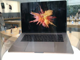 新MacBook Pro、「Touch Bar」搭載モデルを表参道で展示中--日本ではここだけ