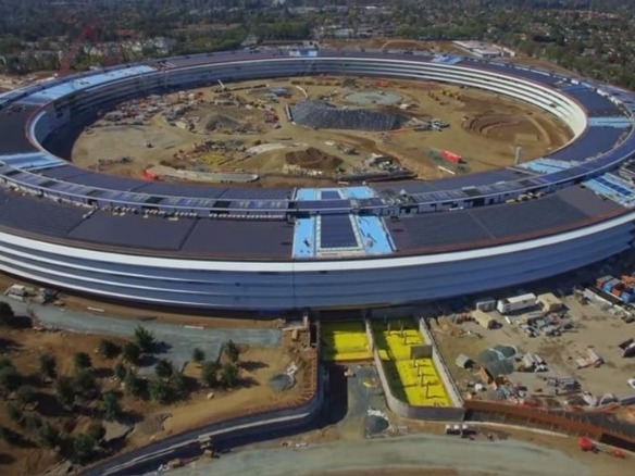アップルの「宇宙船」新社屋--4Kドローン映像で進捗を確認