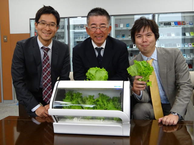 スマホで野菜の成長記録も--沖縄セルラー、カメラを搭載した水耕栽培キット「やさい物語」 - CNET Japan