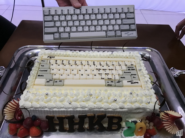 　このケーキ、なんとほぼ原寸大のキーボードを再現したものだった。
