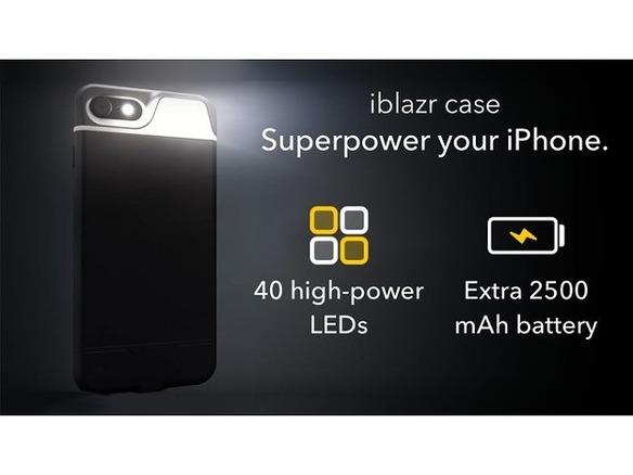 iPhoneのLEDに比べ2倍明るい撮影用ライト付きケース「iblazr」--モバイルバッテリにも