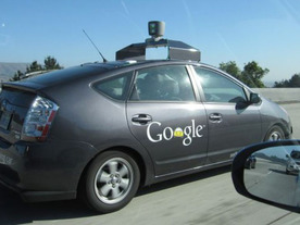 グーグルの親会社Alphabet、ハンドルのない自律走行車の開発を断念か