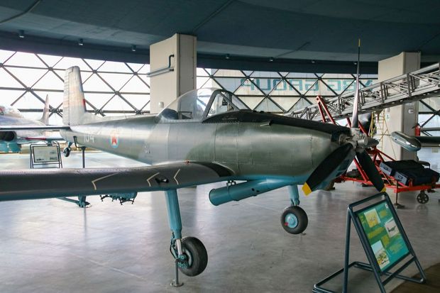 「J-20」

　ユーゴスラビアで設計、製造された「Soko J-20」。プロペラ機だが、1962年に導入され、1980年代まで運用されていた。