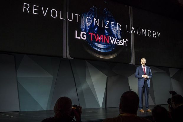 　洗濯機も進化した。LGの洗濯機は、汚れが特別多い場合にそれを検出し、2回目のすすぎサイクルを追加する。