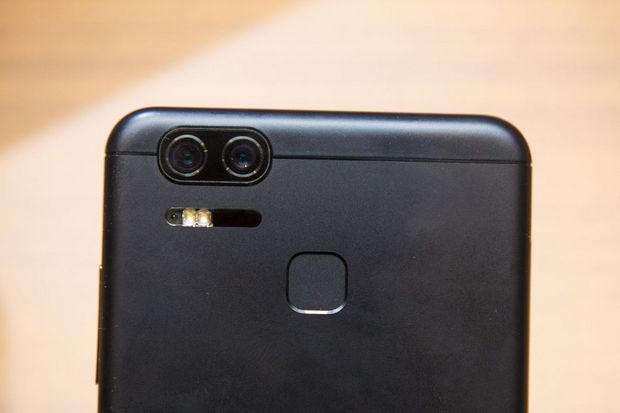 　ASUSが新たなスマートフォン「ZenFone 3 Zoom」を発表した。