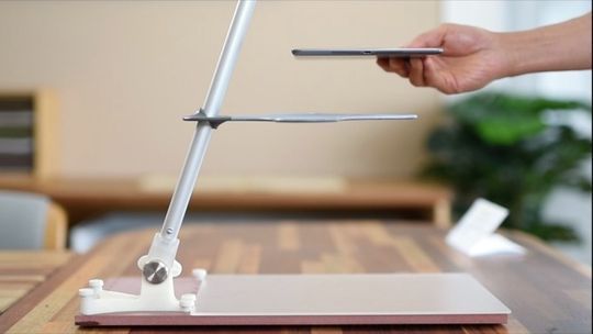 スマホを使ったスキャンが簡単かつ確実になる台 Ellystand Cnet Japan