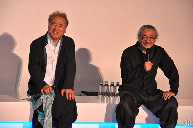 　シリーズを彩ってきたクリエーターである作曲家の植松伸夫氏（右）と、イラストレーターの天野喜孝氏（左）も登壇。