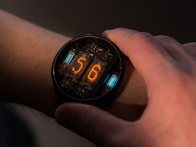 ラウンドフェイスのレトロなニキシー管腕時計「NIWA」--今なら420ドル