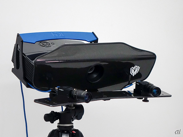 　こちらは、プロジェクタと2台のカメラを使った3Dスキャナ。