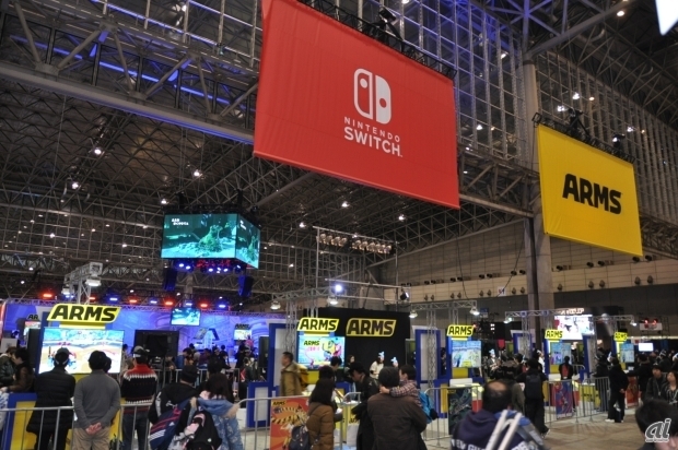 　Nintendo Switchの先行体験コーナー。発売前の新ゲーム機を試遊できる機会とあってか、大きな注目を集めていた。