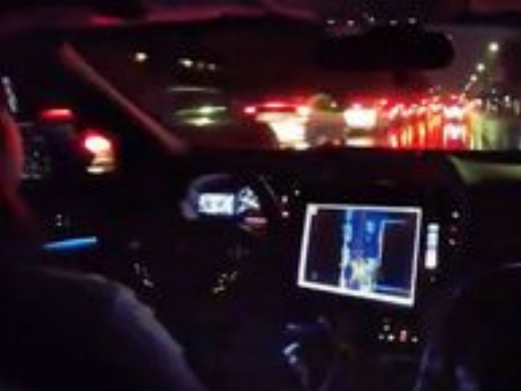 雨の夜でも難なく走る自動運転車--Drive.aiが動画を公開