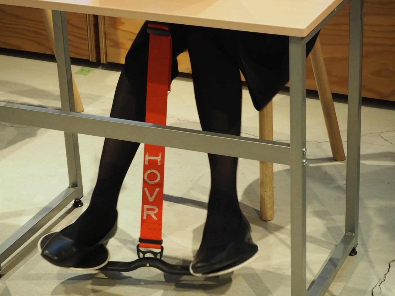 HOVR 座ったままウォーキング ダイエット エクササイズ とどく