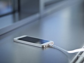 風呂で「iPhone」を充電、感電死する事故が発生