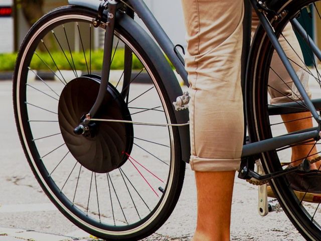 前輪交換で自転車を電動化するホイール「UrbanX」--スリムで軽快さはそのまま - CNET Japan