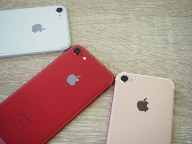 　iPhone 7シリーズを見ると、ボディのカラーによって微妙にロゴの色が異なっていることがわかる。