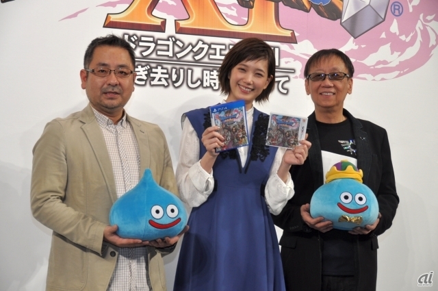 　左から本作のプロデューサーを務めた齊藤陽介氏、ゲストとして登場した女優の本田翼さん、ゲームデザインとシナリオを担当した堀井雄二氏。ほかにも開発陣らが登壇し、発売日の発表のほか実機デモプレイが行われた。
