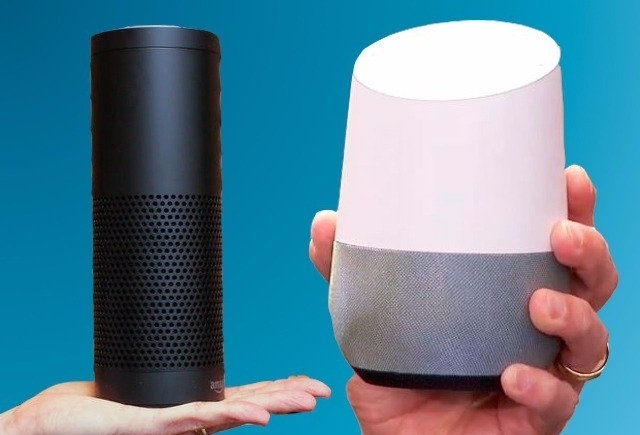 音声スピーカ「Amazon Echo」（左）と「Google Home」（右）
