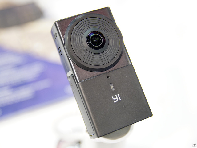 　中国のスマートデバイスメーカーXiaomiの関連企業であるYI Technologyの360度カメラ「YI 360 VR Camera」。5.7K解像度の映像を30fpsで撮影できるほか、2.5Kの解像度によるライブストリーミングにも対応する。価格は399ドル（約4万5000円）。