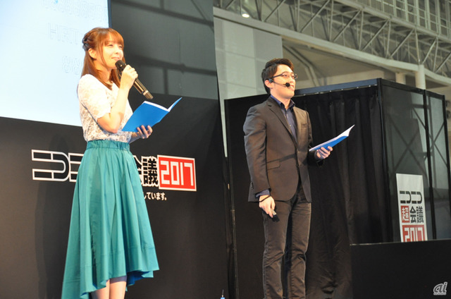 ニコニコ超会議2017のステージで発表。登壇したLogicLinks代表取締役の春田康一氏（右）と、司会を務めた声優の加藤英美里さん（左）