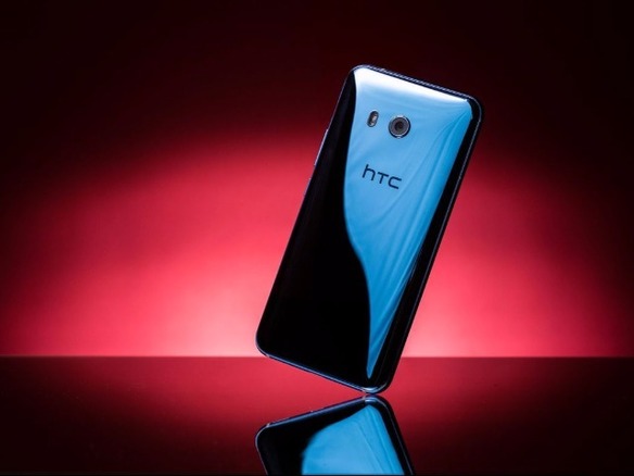 “握って”操作する新型スマホ「HTC U11」が登場