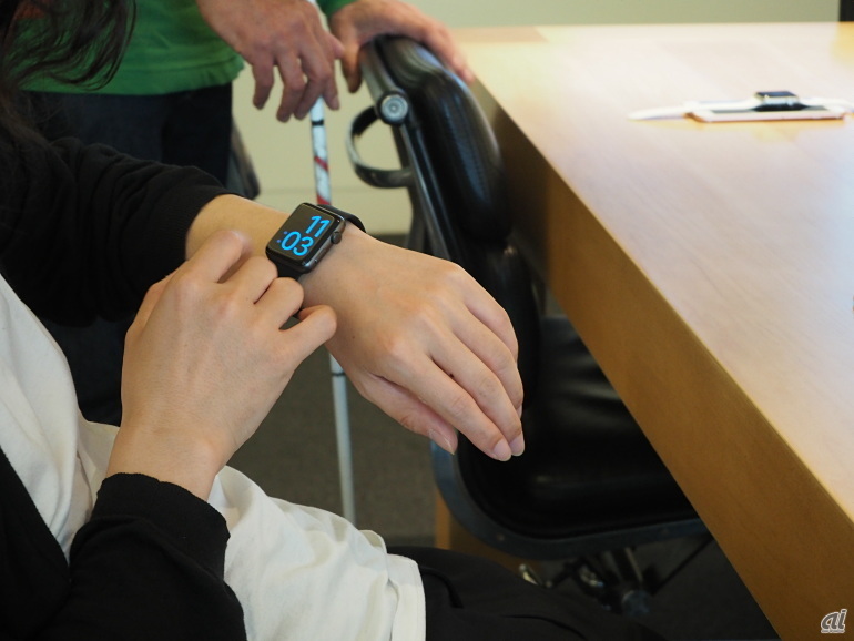 セッションは、ペアリングされたiPhoneとApple Watchが1人1台ずつ用意されており、実際に体験しながら学べる