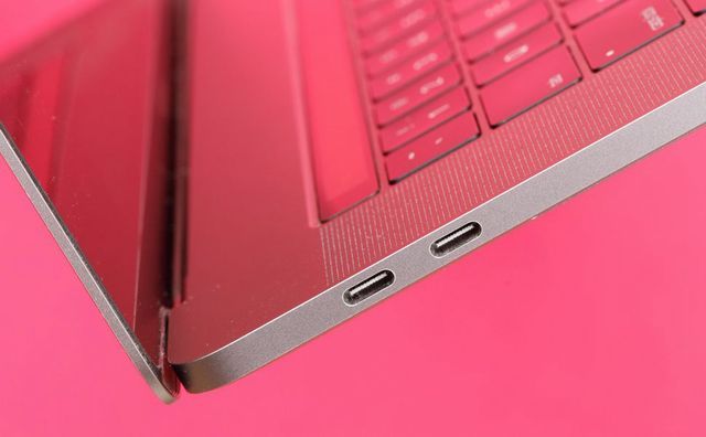 Appleの2016年版「MacBook Pro」に搭載されたThunderbolt 3（USB-C）ポート