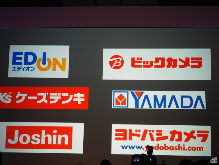 Surfaceの売上げで世界ナンバーワンの小売店舗が東京にあり、トップ7店舗が日本に存在していると紹介した
