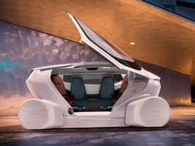移動中に車内で会議も--完全自律走行コンセプトカー「NEVS InMotion」を写真で