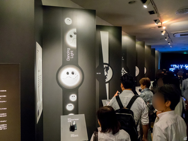　会場入り口すぐのところに「TOKYO MONOCHROME」コレクションの展示スペースが置かれていた。当日は7人のクリエーターが手がけたFES Watch U向けのデザインを公開していた。