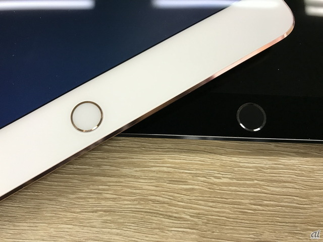 　左は初代iPad Pro。右は10.5インチの新iPad Pro。見た目は変わらない。