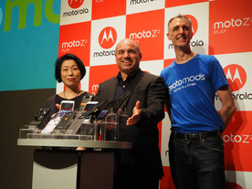 モトローラ、機能拡張できるMoto Mods対応SIMフリースマホ「Moto Z2 Play」発売へ