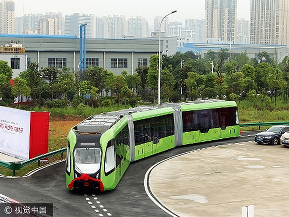 レールなしで道路を自動走行--鉄道のようなバスのようなEV、中国CRRCが開発