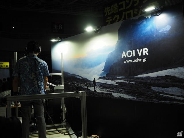 　映像制作を手がけるAOI Pro.のブース（ブース番号：19-28）では、VR映像に大型歩行装置がついた「WONDERFUL WORLD - VR Private Tour」やプロ野球に挑戦する体験ができる「VR Dream Match Baseball」を展示している。