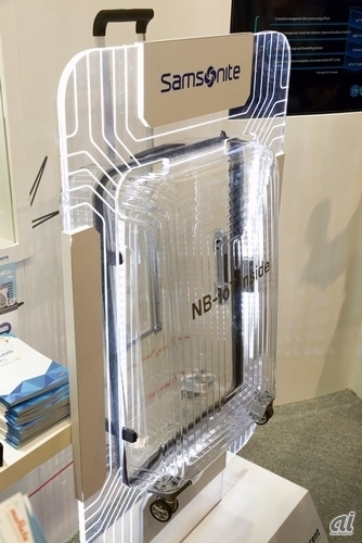 　ここでもNB-IoTビルトインのサムソナイトの透明スーツケースが展示されていた