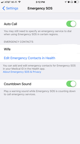 緊急SOS機能

　緊急SOS機能を備えるAppleのデバイスは、もはやApple Watchだけではない。iPhoneでも電源ボタンを5回押すだけで、管轄局やユーザーが設定した連絡先に発信する。

　「設定」→「Emergency SOS」でのユーザー設定に基づいて、iPhoneは発信するようユーザーに促すか、または自動的に発信する。