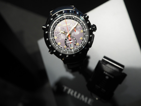 歩数や気圧情報などもアナログ針で表現--エプソン、新時計ブランド「TRUME」