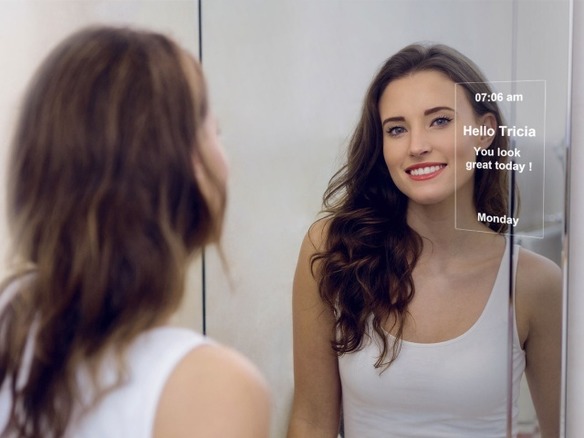顔認証でユーザーを区別するスマート鏡「MirroCool」--表情の変化で操作も