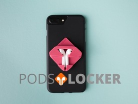 AirPodsの格納場所はiPhoneの裏--「PodsLocker」がキックスターターで大人気